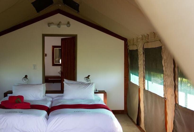 هتل Etosha Safari Camp, Etosha National Park, Namibia