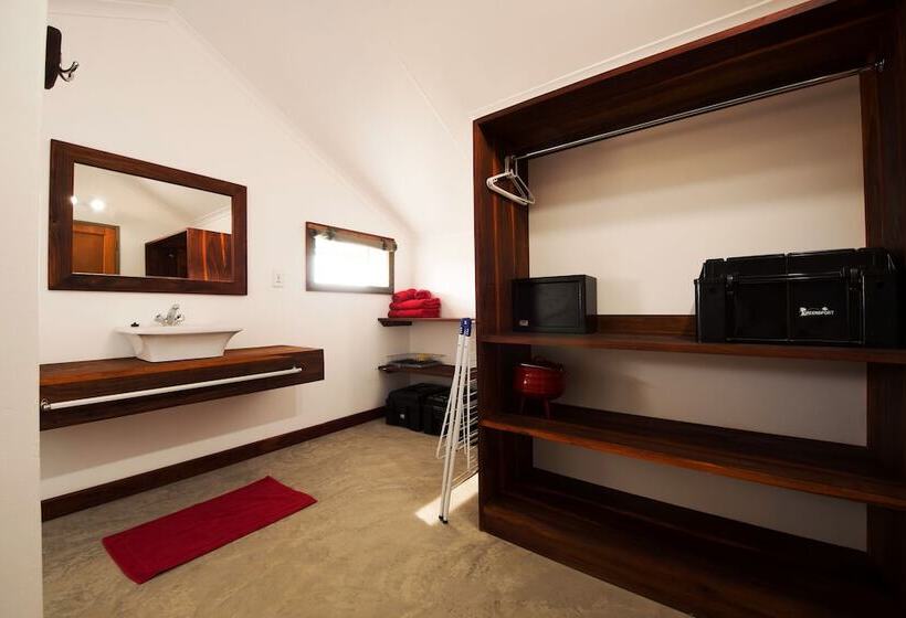 هتل Etosha Safari Camp, Etosha National Park, Namibia