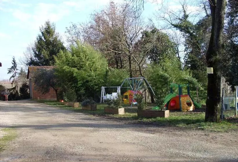 هتل Agriturismo La Marletta