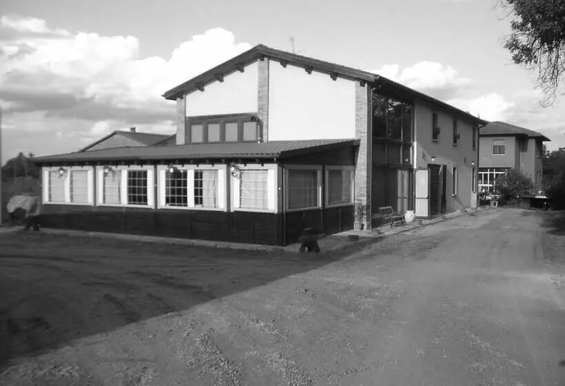 هتل Agriturismo La Marletta