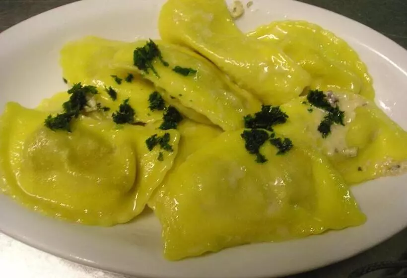 هتل Agriturismo La Marletta