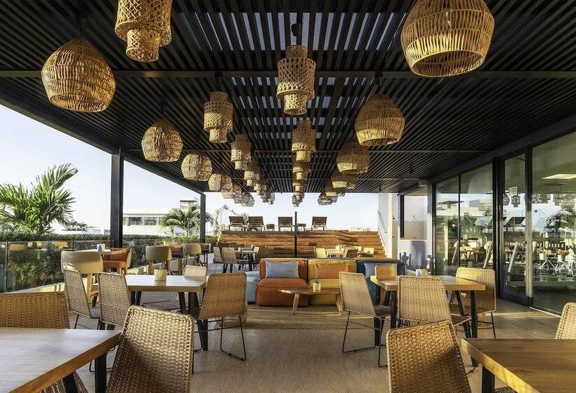 Отель Fiesta Inn Playa Del Carmen