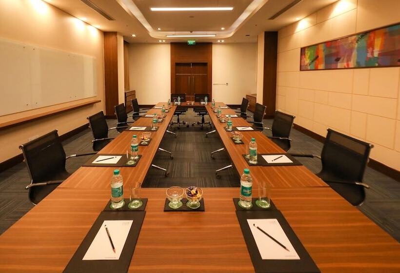 Отель Four Points By Sheraton Chennai Omr