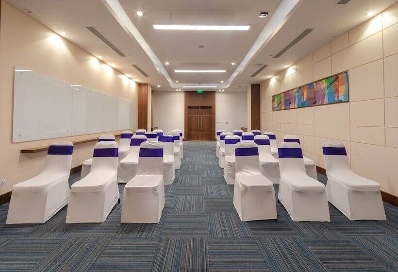 Отель Four Points By Sheraton Chennai Omr