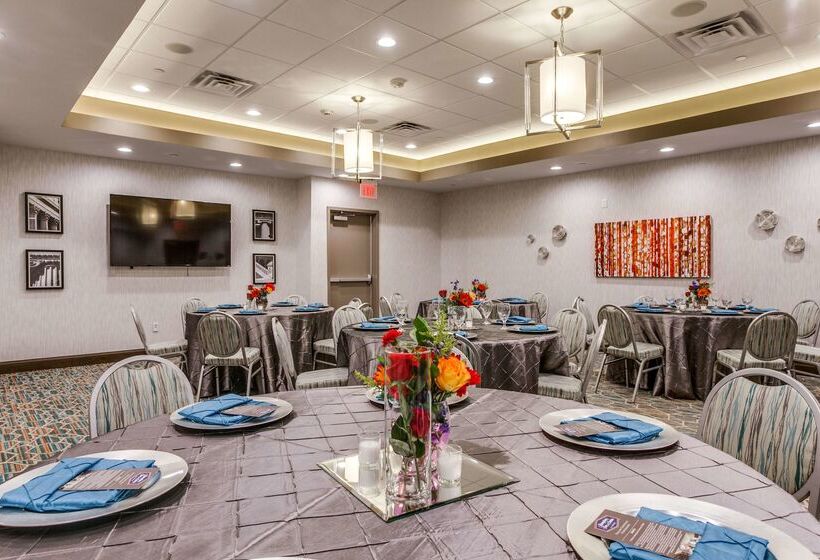 هتل Hampton Inn & Suites North Dallas Central Expy