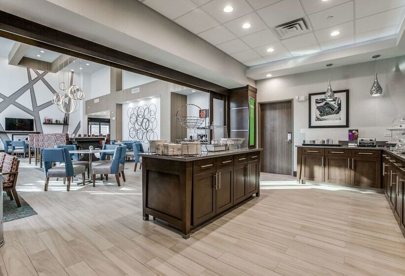 هتل Hampton Inn & Suites North Dallas Central Expy