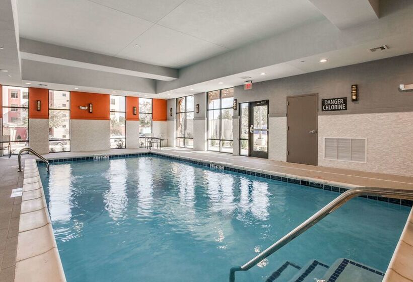 هتل Hampton Inn & Suites North Dallas Central Expy