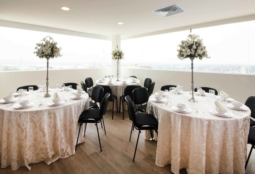 فندق Ramada By Wyndham Tampico Centro