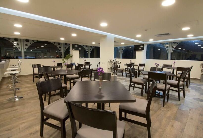 فندق Ramada By Wyndham Tampico Centro