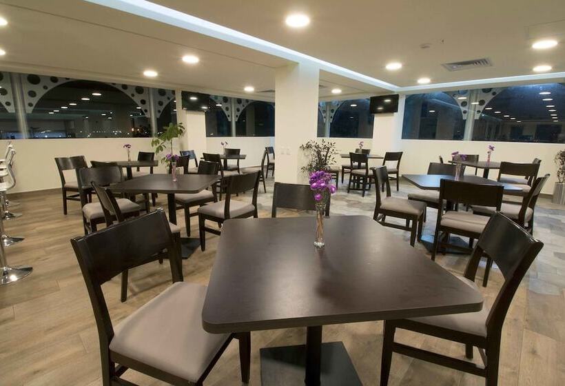 فندق Ramada By Wyndham Tampico Centro