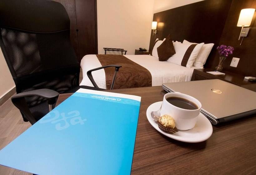 فندق Ramada By Wyndham Tampico Centro