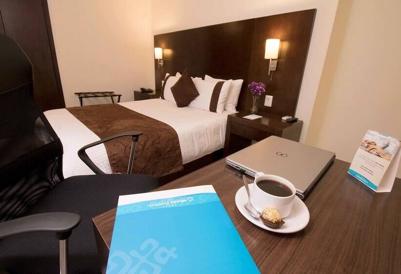 فندق Ramada By Wyndham Tampico Centro