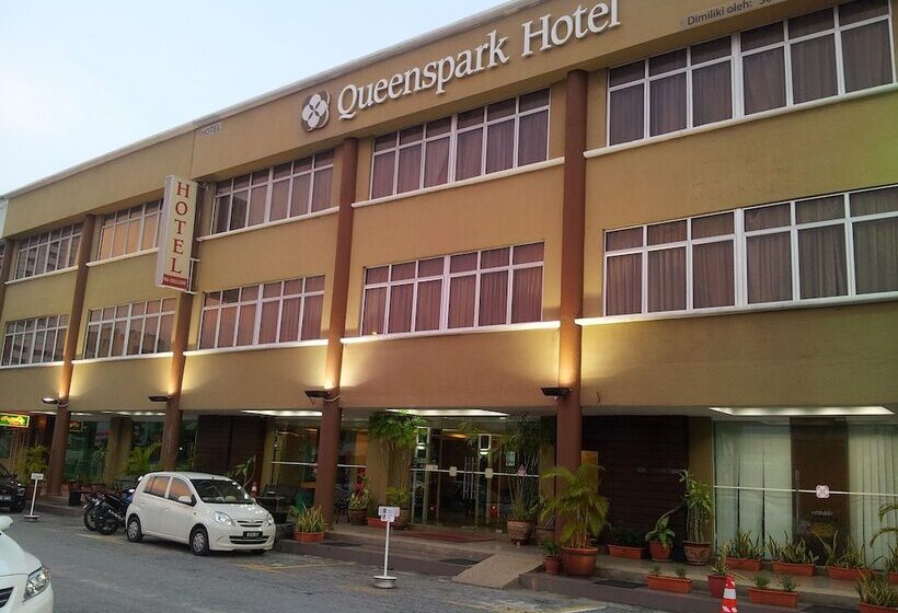 Hotel Queenspark Lovita