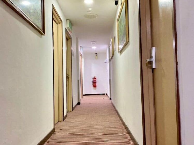 Hotel Queenspark Lovita