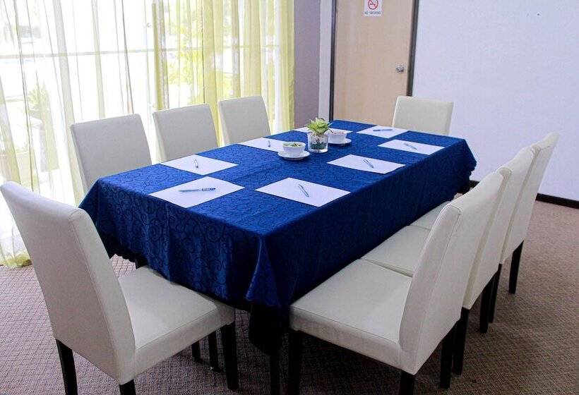 Hotel Queenspark Lovita