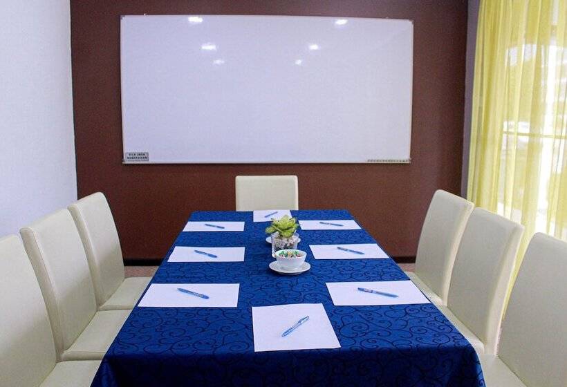 Hotel Queenspark Lovita