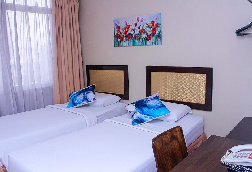 Hotel Queenspark Lovita