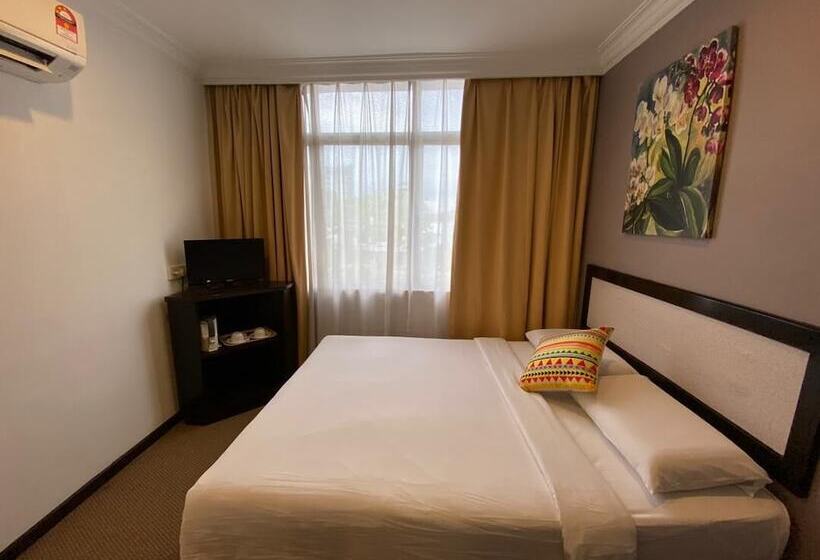 Hotel Queenspark Lovita