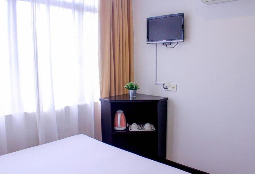 Hotel Queenspark Lovita