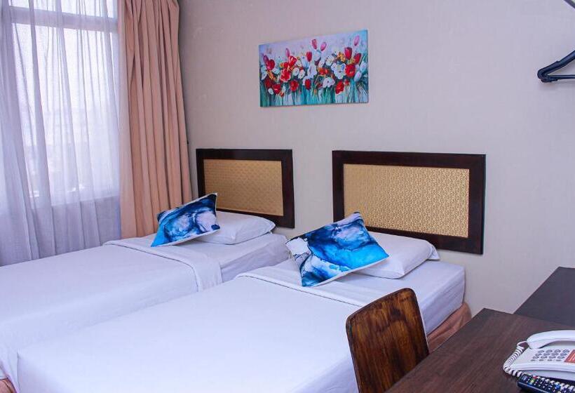 Hotel Queenspark Lovita