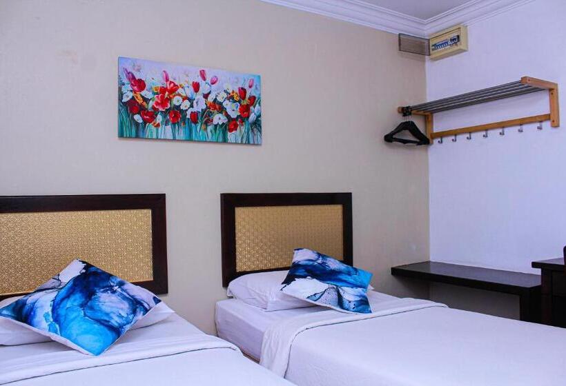 Hotel Queenspark Lovita