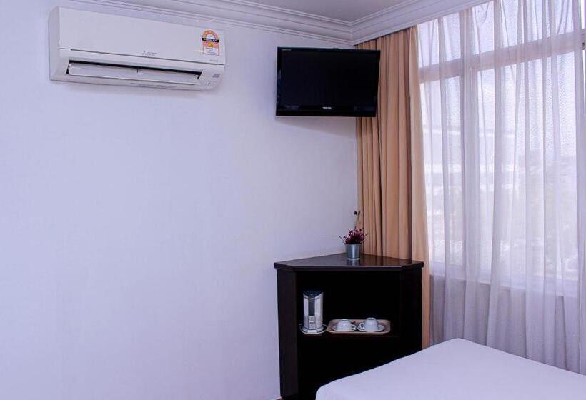 Hotel Queenspark Lovita