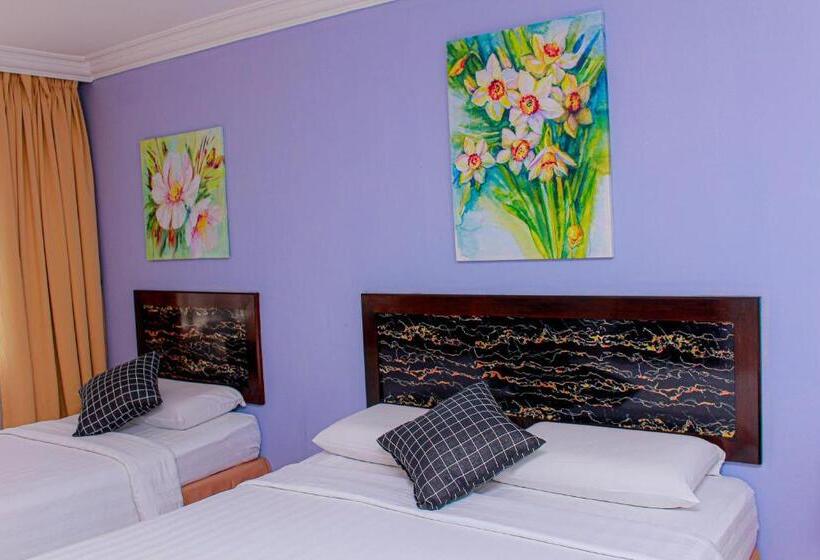 Hotel Queenspark Lovita