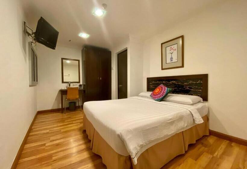 Hotel Queenspark Lovita