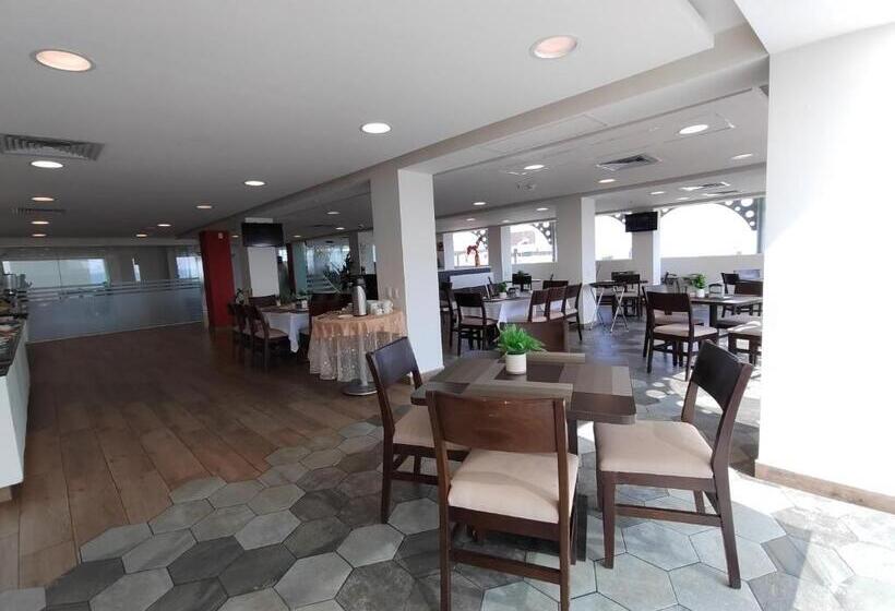 فندق Ramada By Wyndham Tampico Centro