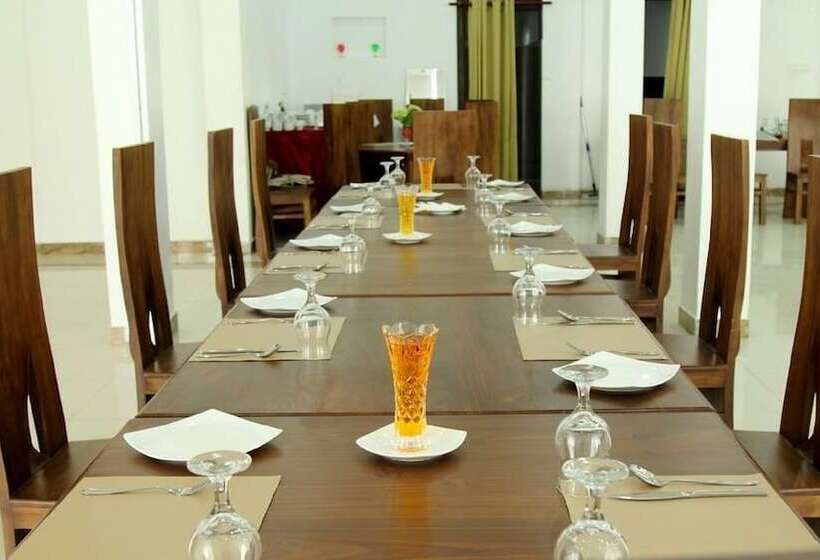 בית מלון כפרי The Queensburry City