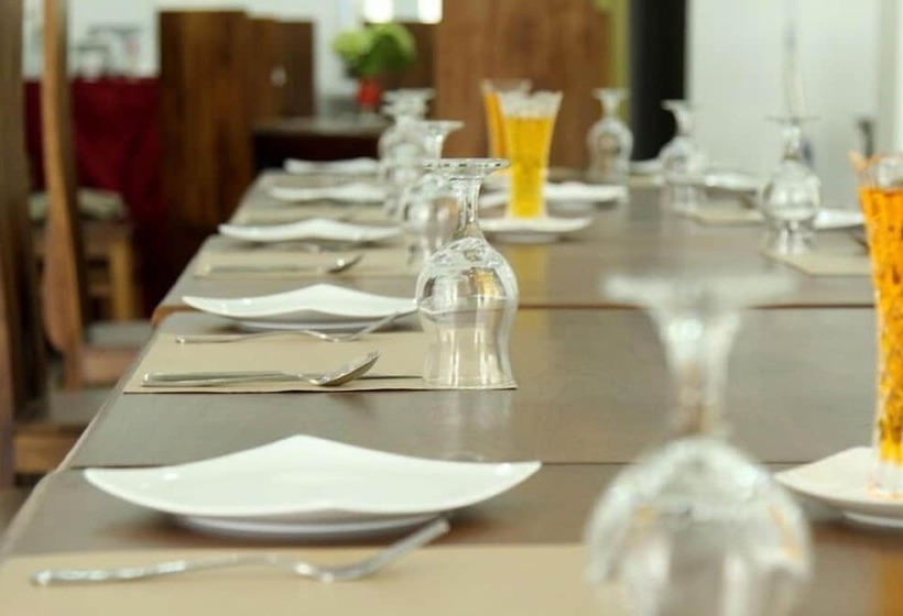 בית מלון כפרי The Queensburry City