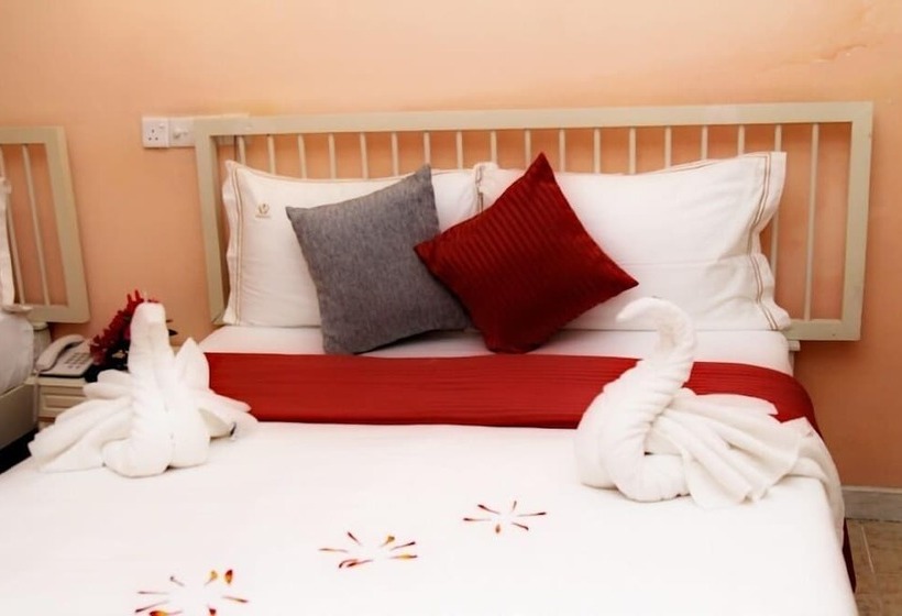 בית מלון כפרי The Queensburry City