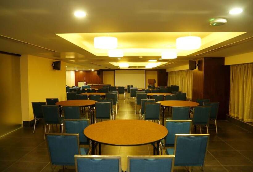 בית מלון כפרי The Raviz Calicut