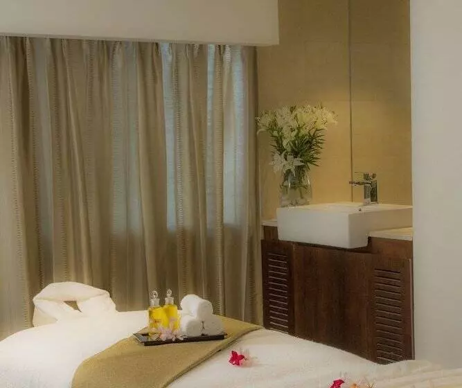 هتل The Raviz Calicut