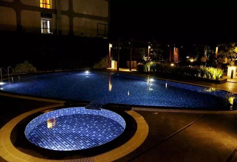 هتل The Raviz Calicut