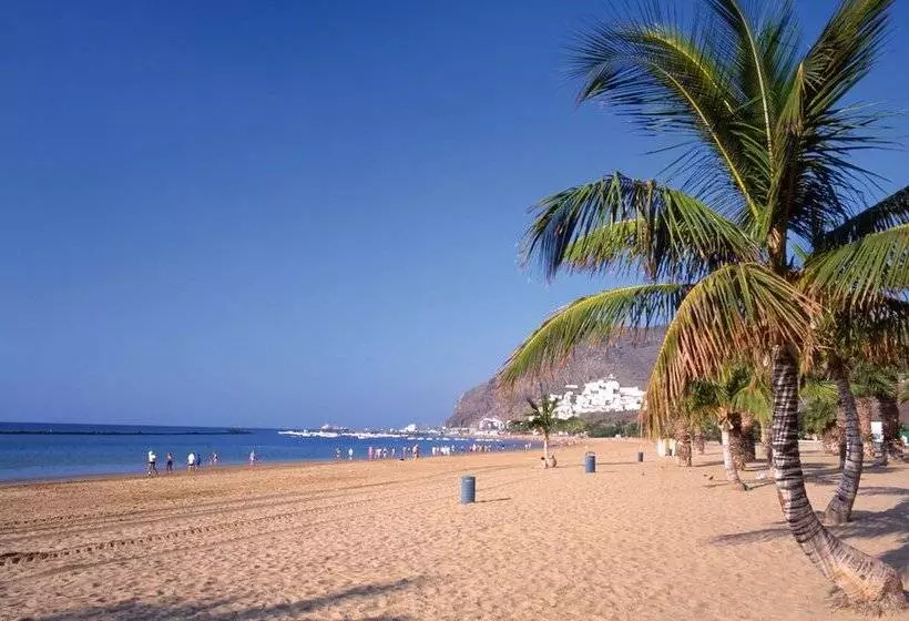 هتل Volcano Beach