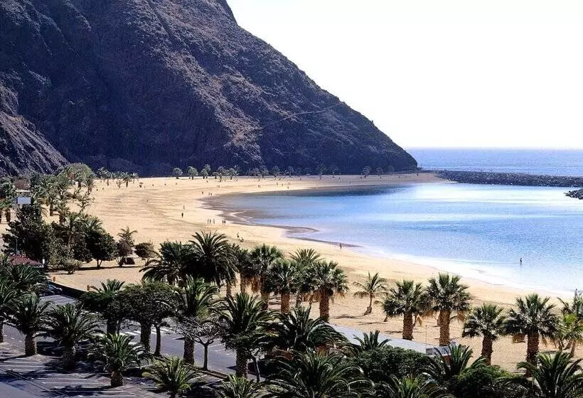 هتل Volcano Beach