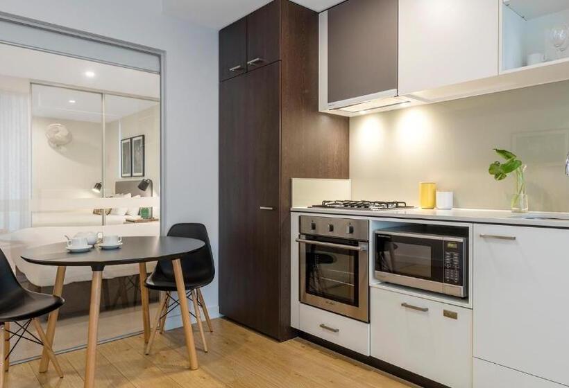 Oaks Melbourne Southbank Suites