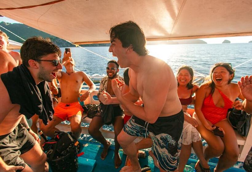 فندق صغير Mad Monkey Panglao