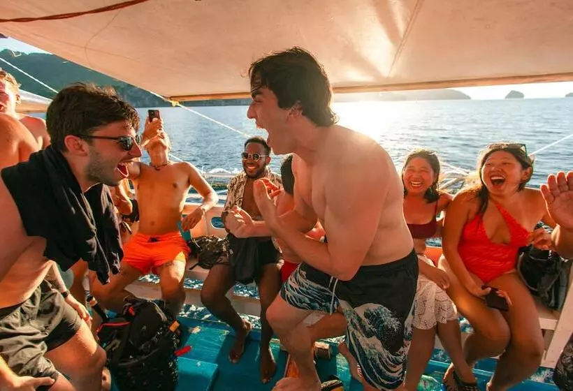 Vandrarhem Mad Monkey Panglao