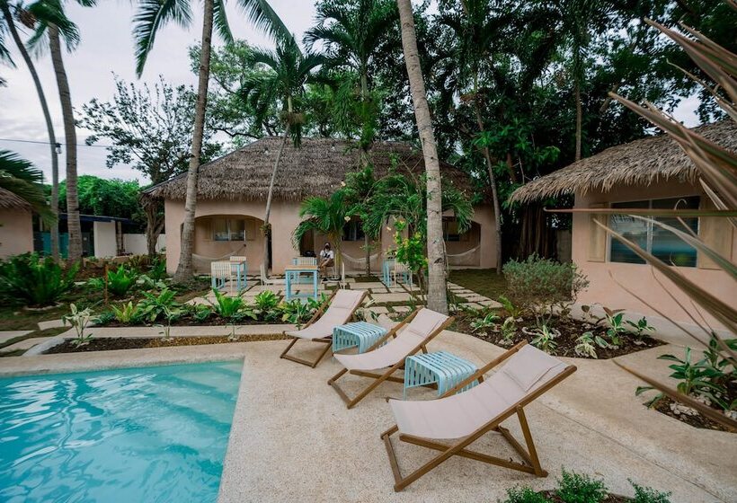 فندق صغير Mad Monkey Panglao