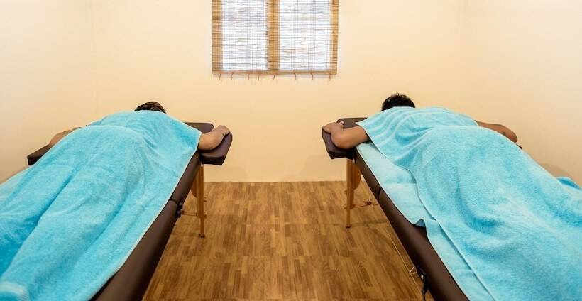 فندق صغير Mad Monkey Panglao