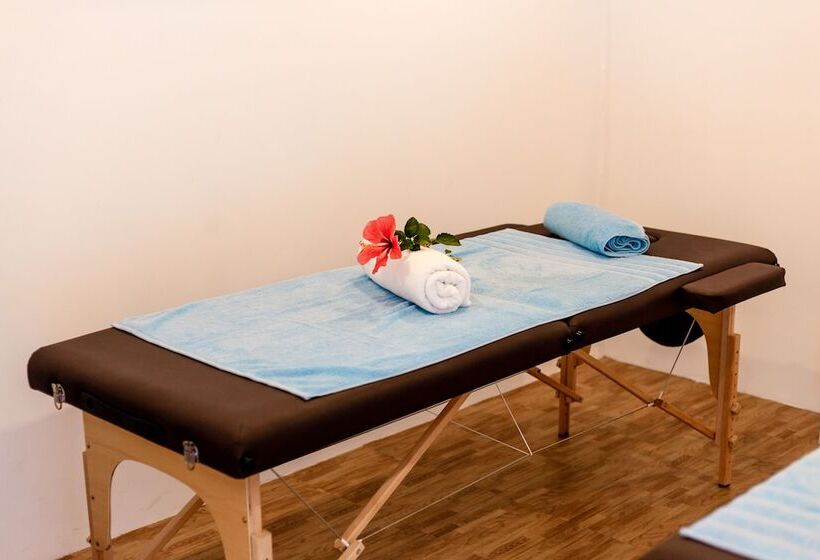 فندق صغير Mad Monkey Panglao