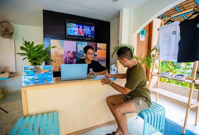 فندق صغير Mad Monkey Panglao