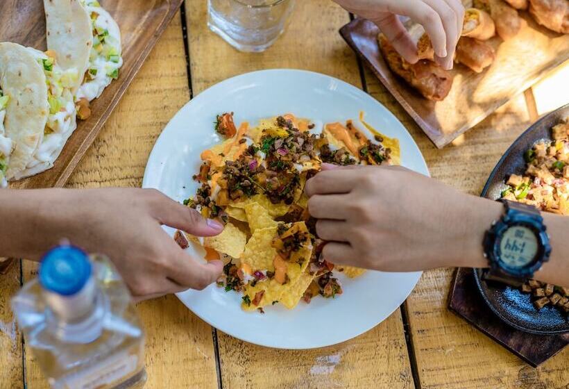 فندق صغير Mad Monkey Panglao