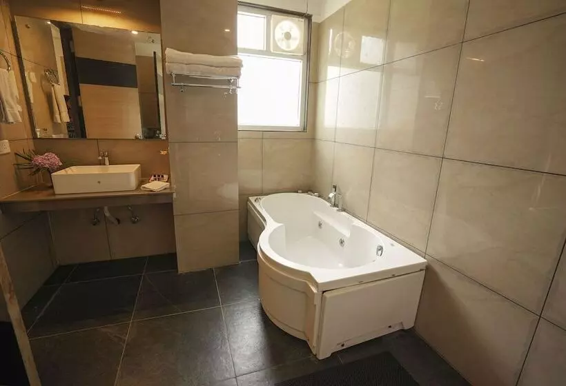 Hotelli Chirping Hills Resort,bhimtal