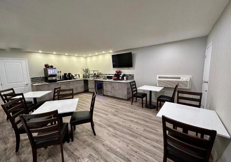 ホテル Econo Lodge Inn & Suites