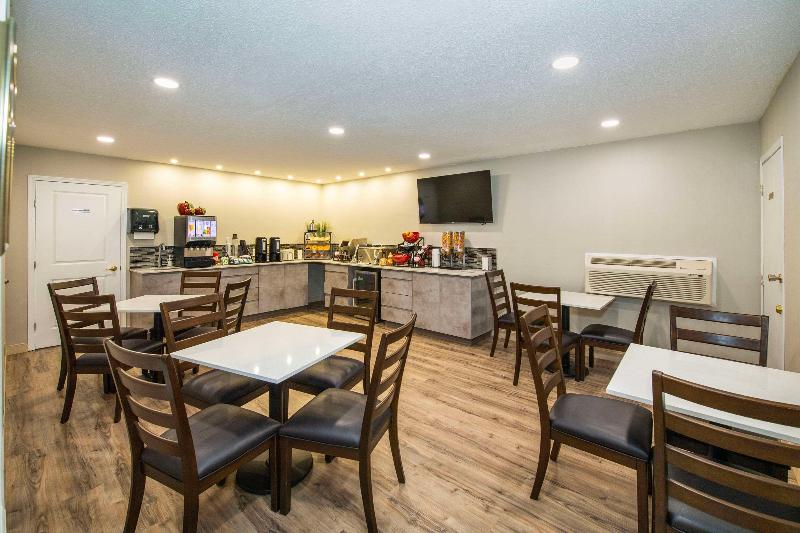 ホテル Econo Lodge Inn & Suites