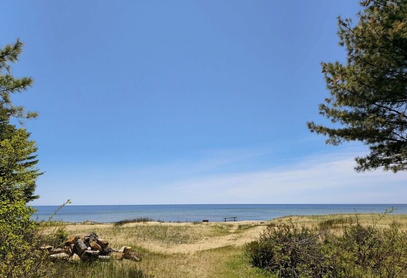 فندق على الطريق Gray Wolf Lodge