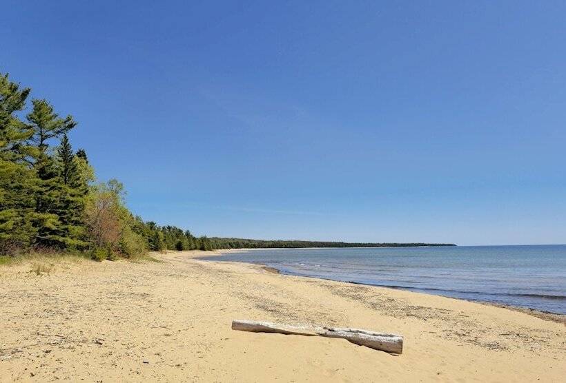 فندق على الطريق Gray Wolf Lodge